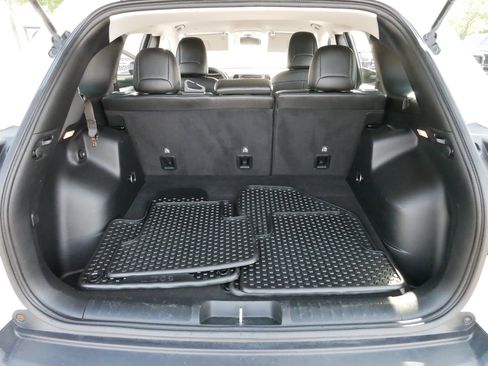 Used 2020 Jeep Cherokee Latitude Plus w/ Cold Weather Group image 18