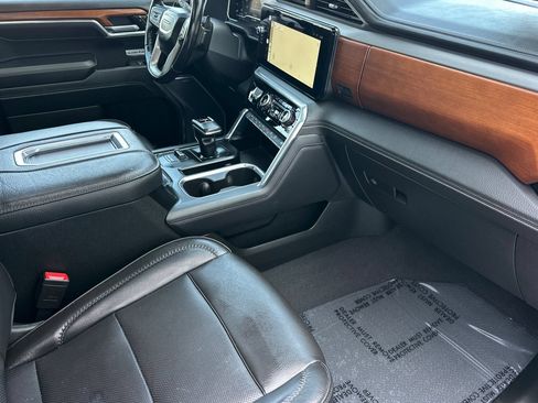 Used 2022 GMC Sierra 1500 Denali w/ Technology Package AWD/4WD image 19