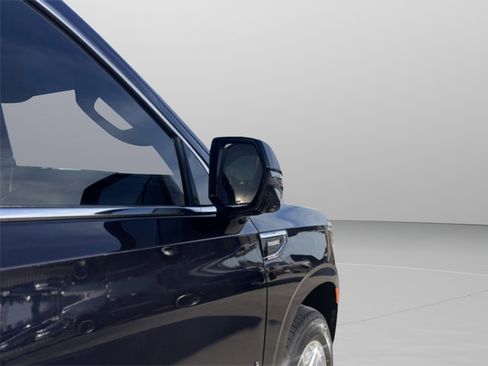 Used 2023 GMC Yukon SLT w/ SLT Premium Package image 26