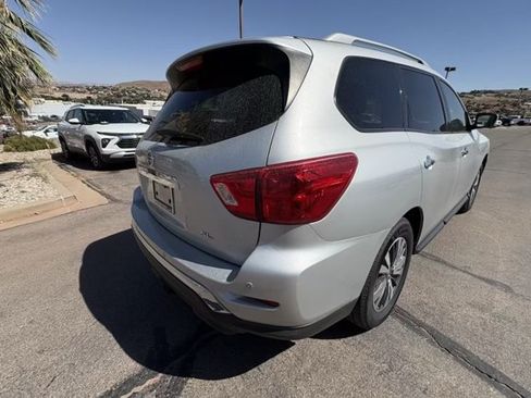 Used 2019 Nissan Pathfinder SL FWD image 5