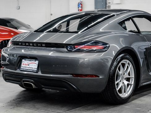 Used 2022 Porsche 718 Cayman image 13