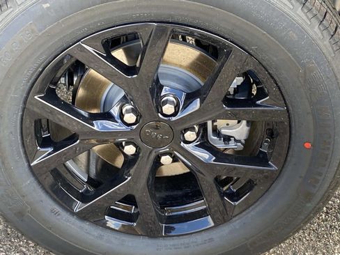 New 2026 Jeep Grand Cherokee Altitude image 6