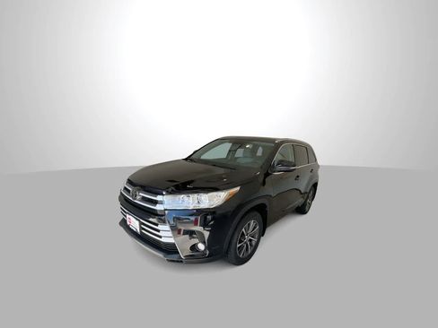 Used 2018 Toyota Highlander XLE AWD/4WD image 4