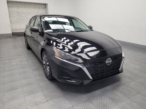 Used 2024 Nissan Altima 2.5 SV FWD image 13