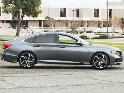 Used 2018 Honda Accord Sport image 11