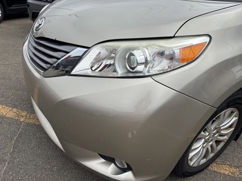 Used 2015 Toyota Sienna XLE image 9