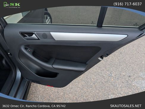 Used 2014 Volkswagen Jetta GLI FWD image 28