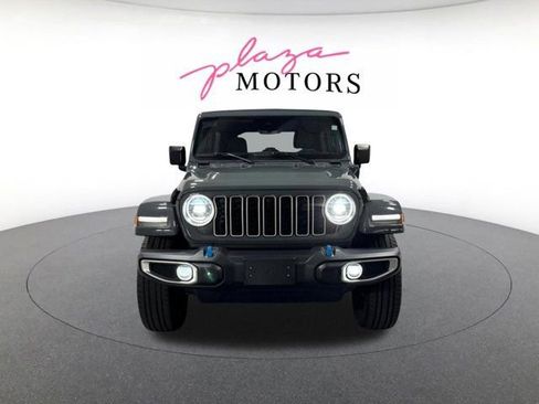 Used 2024 Jeep Wrangler Unlimited Sahara w/ Technology Group AWD/4WD image 2