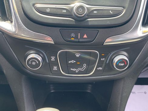 Used 2022 Chevrolet Equinox LT image 20