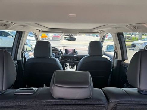 Used 2023 Nissan Rogue SL image 12