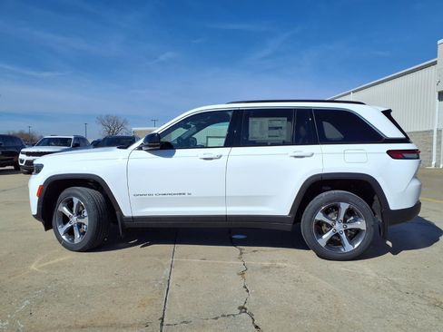 New 2026 Jeep Grand Cherokee Limited w/ Luxury Tech Group II AWD/4WD image 29