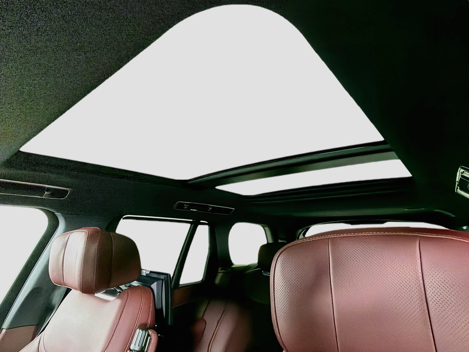 New 2026 Land Rover Range Rover Autobiography AWD/4WD image 9