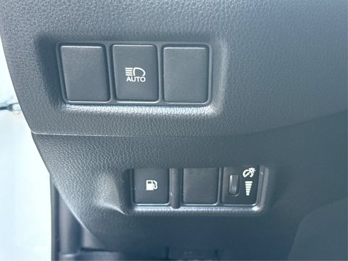Used 2018 Toyota C-HR XLE FWD image 19