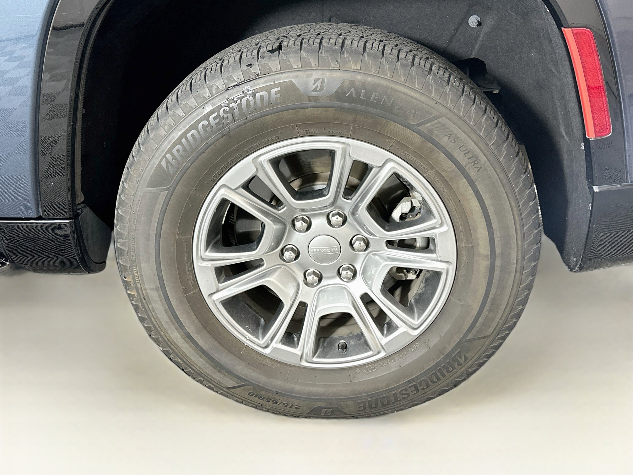 Used 2023 Jeep Wagoneer 4WD image 11
