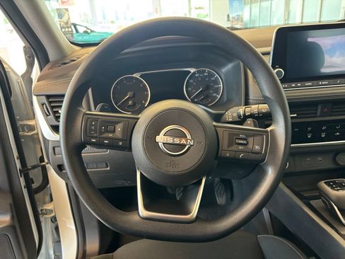 Used 2023 Nissan Rogue S AWD/4WD image 17