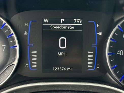 Used 2020 Chrysler Pacifica Touring-L FWD image 15