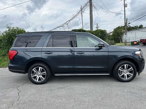 Used 2023 Ford Expedition XLT AWD/4WD image 2