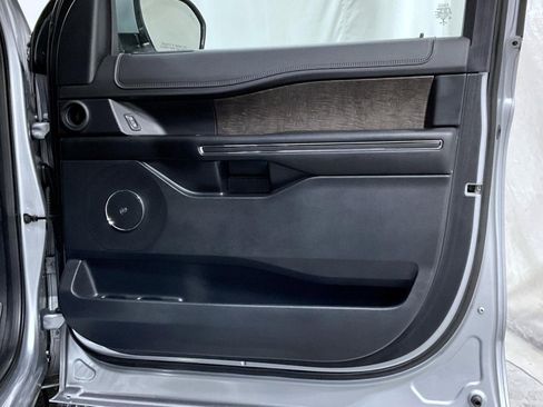 Used 2021 Ford Expedition Limited image 17