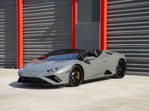 Used 2021 Lamborghini Huracan EVO image 1