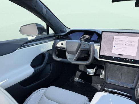 Used 2023 Tesla Model S Plaid image 36