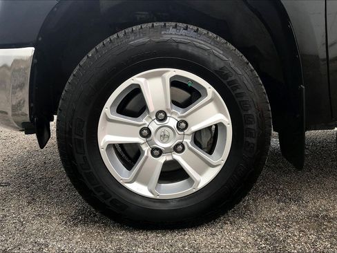 Used 2018 Toyota Tundra SR5 w/ SR5 Upgrade Package image 9