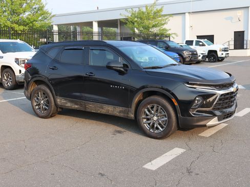 Used 2025 Chevrolet Blazer LT w/ Convenience Package FWD image 13