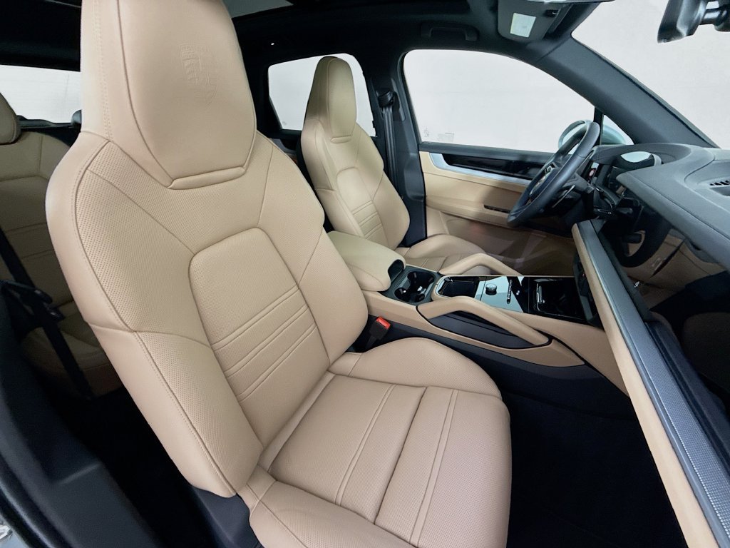 Certified 2026 Porsche Cayenne AWD/4WD image 30