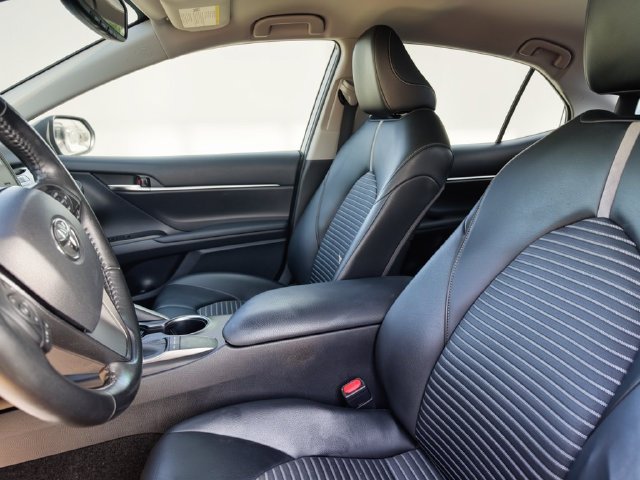 Used 2022 Toyota Camry SE w/ Convenience Package FWD image 16