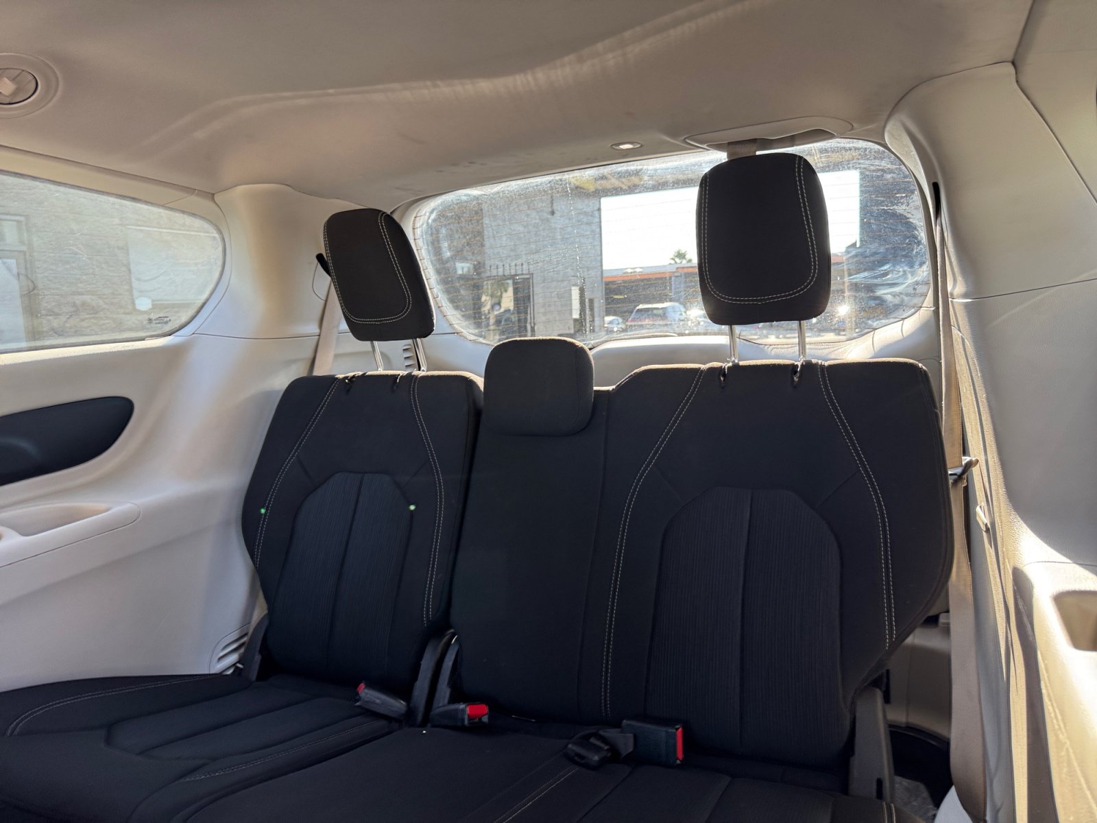 Used 2022 Chrysler Voyager LX FWD image 17