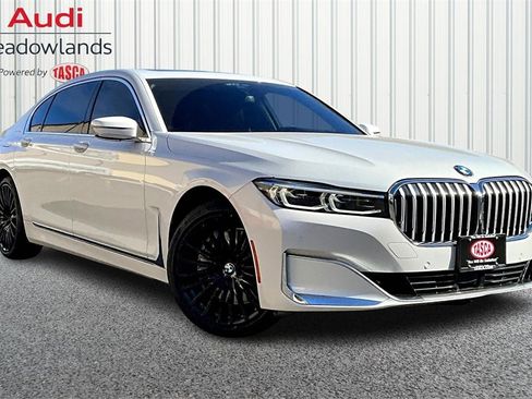 Used 2022 BMW 750i xDrive w/ Executive Package image 3