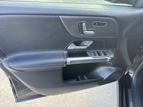 Used 2020 Mercedes-Benz GLB 250 image 18