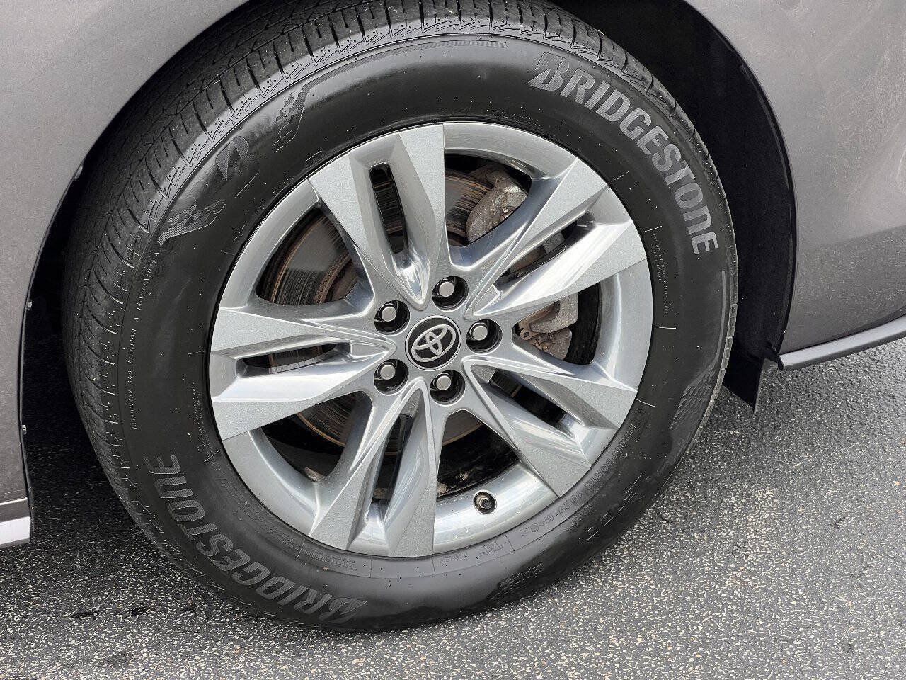 Used 2024 Toyota Sienna XLE w/ XLE Plus Package AWD/4WD image 12
