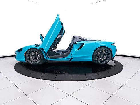 Used 2025 McLaren Artura Spider image 6