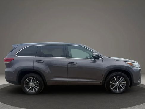 Used 2018 Toyota Highlander XLE FWD image 4