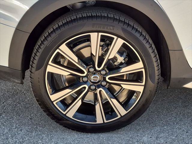 Certified 2025 Volvo V60 B5 Cross Country Ultra AWD/4WD image 9
