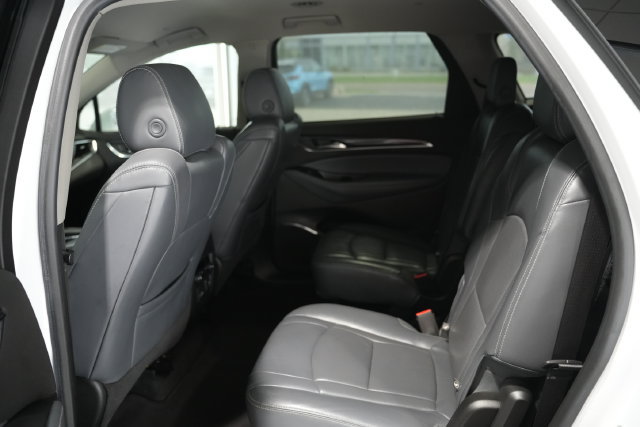 Used 2018 Buick Enclave Essence AWD/4WD image 17