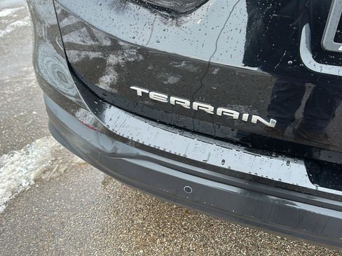 Used 2024 GMC Terrain SLE w/ Driver Convenience Package image 6