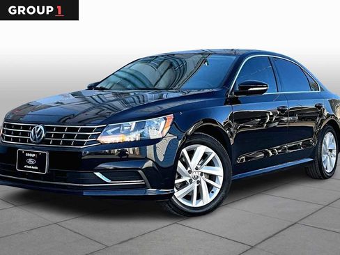 Used 2018 Volkswagen Passat 2.0T SE image 1