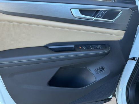 Used 2024 Volkswagen Atlas Cross Sport SE FWD image 9