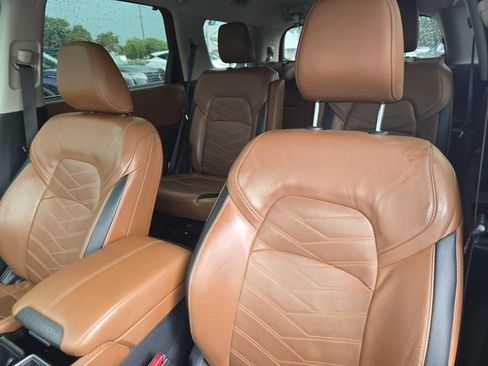Certified 2022 Nissan Pathfinder Platinum w/ Lighting Package (N93) FWD image 23