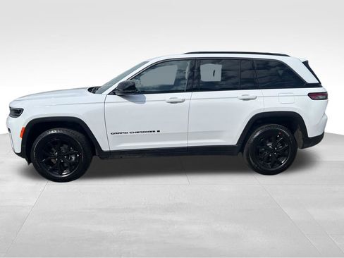 New 2026 Jeep Grand Cherokee Altitude AWD/4WD image 2