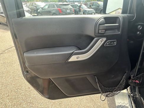 Used 2011 Jeep Wrangler Unlimited Sahara AWD/4WD image 13