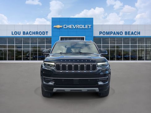 Used 2024 Jeep Wagoneer Series II w/ Flexible Seating Group RWD image 2