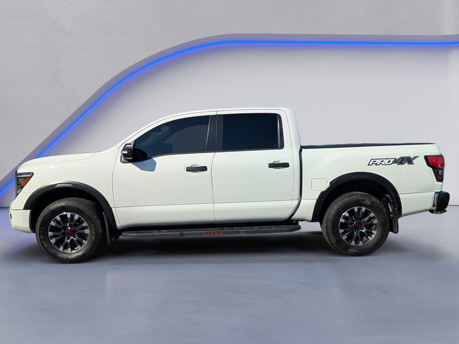 Used 2023 Nissan Titan PRO-4X w/ Pro-4x Convenience Package AWD/4WD image 6