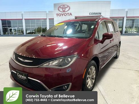 Used 2017 Chrysler Pacifica Touring-L image 4