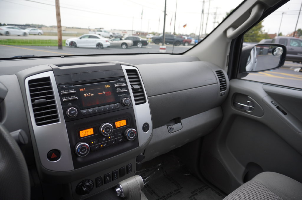 Used 2014 Nissan Frontier SV w/ SV Value Truck Package AWD/4WD image 18