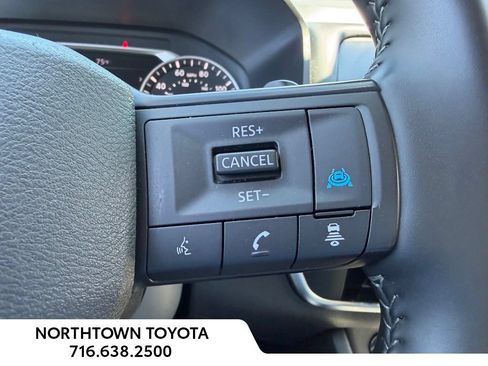 Used 2025 Nissan Rogue SV AWD/4WD image 18