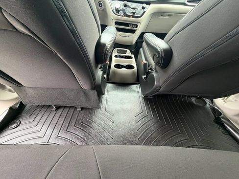 Used 2021 Chrysler Voyager L FWD image 29