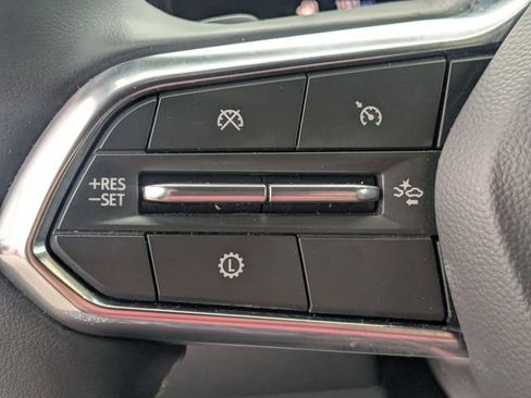Used 2025 Chevrolet Traverse LT FWD image 17