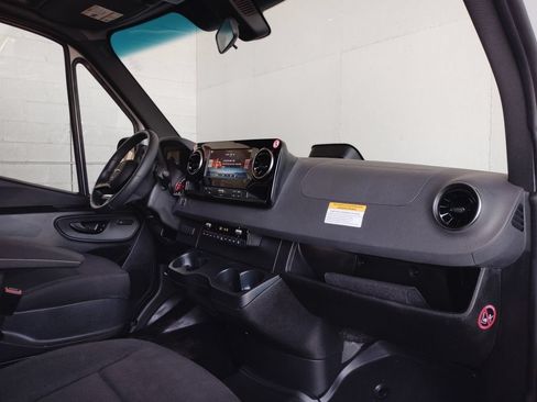 Used 2026 Mercedes-Benz Sprinter 2500 image 8